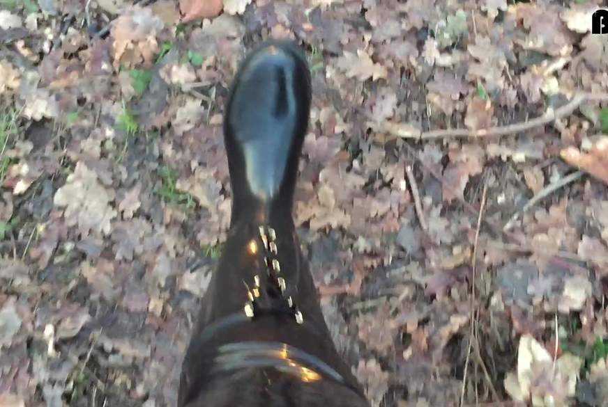 LatexDave1990: Ich laufe in Gummistiefeln durch de Natur