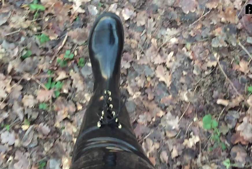 LatexDave1990: Ich laufe in Gummistiefeln durch de Natur