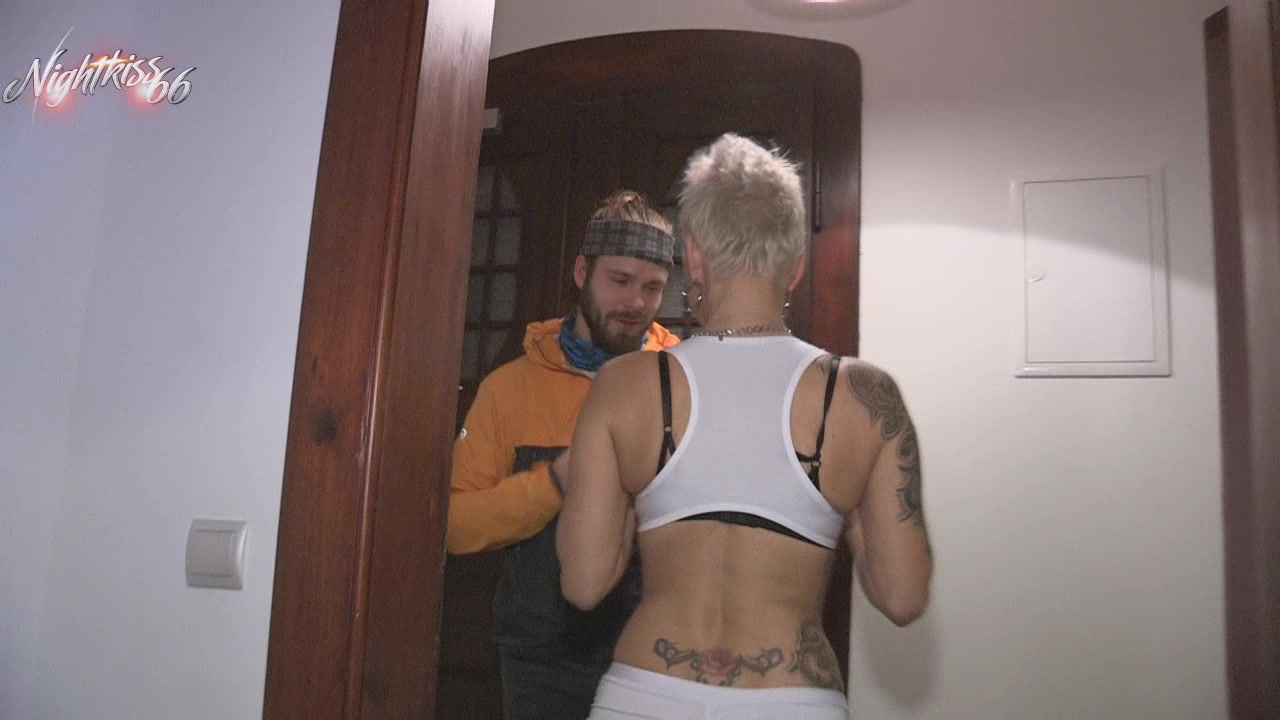 Was für ein Usertreffen ! Ich habe viel mit ihm gedreht und wir haben uns aus den Augen verloren! Nach 4 Jahren bekomme ich ne Nachricht, er würde mich gern wieder ficken ! Wer kann dazu schon nein sagen ! Jungschwanz ( 24x5) und dann gehts ohne Anlaufzeit gleich zur Sache ! Ich spare mir die Worte denn der Titel ist Programm ! Heftig ficken bis zum spritzen ... Cumshot ... Orgasmus ... Anal... Creampie ... mehr geht nicht !