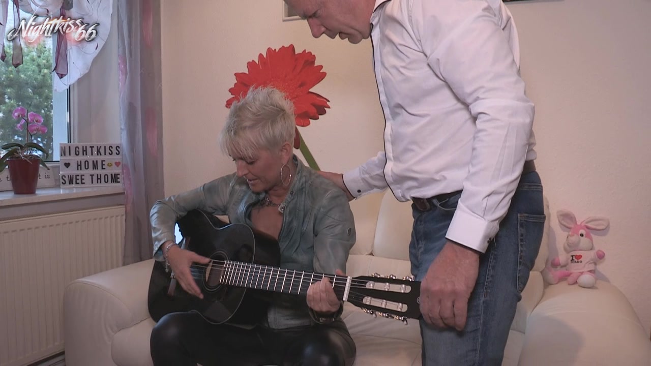 Ich wollte es einfach nur mal aufnehmen ... Ich erwarte meine Kursleiterin ! Da ich gerade ein neues Hobby entdeckt habe ... und ein Typ steht vor mir ! Er sei die Vertretung ! Für was, das habe ich sofort gemerkt! Eine krasse Erfahrung ! Aber geil und .... !!!!! Bin gespannt was Du sagst !?