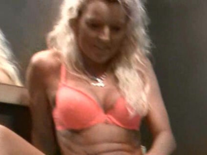 Absolut abgefahren und total Versaut! Pervers - Dreckig - Hardcore -Orgasmen - Fisting! Ich glaube diese Worte reichen für die Beschreibung meines 1. Videos für das Jahr 2021! :-) Schau zu wie Abartig wir miteinander umgegangen sind!!!!!!