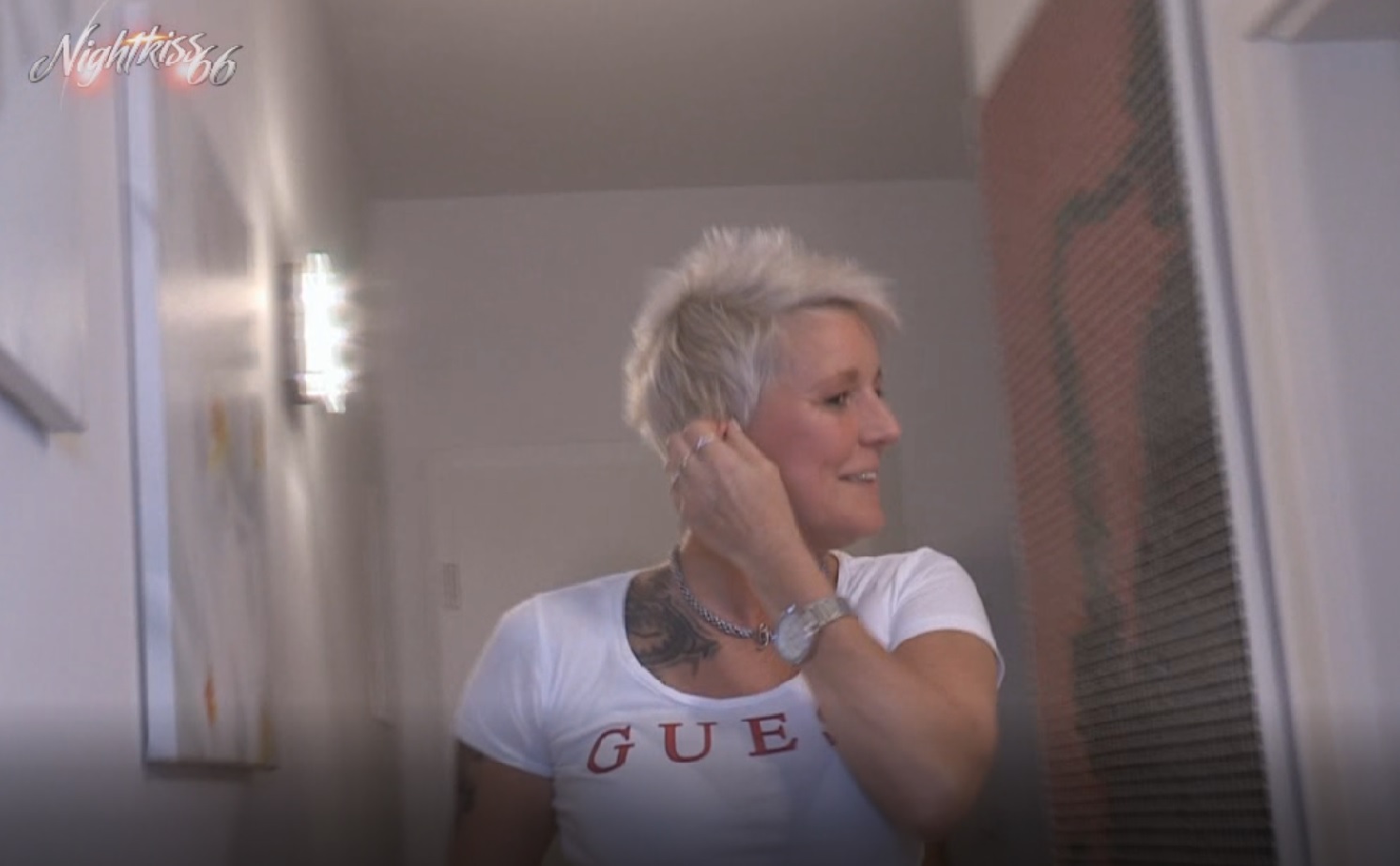 Du wirst dich gerade wundern! Aber ich war in Dresden um mal raus zu kommen! Wie es Gott so will bekam ich völlig überraschend einen Anruf! Von einem User den ich schon lange kenne. Was für ein Zufall! Wir haben uns sofort verabredet. Da ich nicht allein war und wußte worauf es hinaus läuft habe ich es mit Einverständnis gefilmt ... OMG ... und es war so geil ... ficken ohne zu überlegen und einfach nur übereinander herfallen ... AO Ficken Blasen Cumshot Sperma Nahaufnahme Orgasmus Spermakuss Reiten Doggy feucht spritzen...
Bin gespannt wie es dir gefallen hat und werde dann entscheiden ob ich den Rest des Abends was passiert ist auch noch hier einstelle ! Kiss Kiss