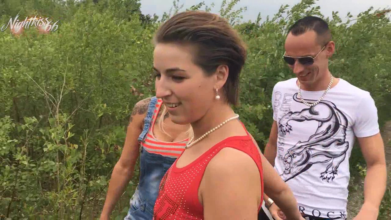 Gefährliches Abenteuer !?! Pass auf wenn Du uns begegnest !!! ...und das meine ich ernst ! Denn Du kannst mit Sicherheit nicht widerstehen... Glaubst Du nicht? Dann schau Dir mal schnell diesen Clip an ... Es ist alles erlaubt ! Lass Dich auf ein Abenteuer mit meiner süßen Lina (21) und mir ein ! Du wirst es nicht bereuen! Extremer 3er, Anal, heftig, Cumshot, Sperma, Orgasmen, laut, Teen uvm