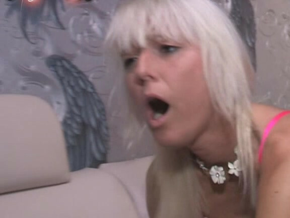 Ich hatte mal wieder einen User eingeladen der mit mir sein 1. Mal Anal erleben wollte! Da steh ich als Lehrerin doch sehr gern zur Verfügung. Für Anal hatte er aber ein ganz schönes Gerät im Angebot... OMG ...doch nun gab es kein zurück mehr und ich begann seinen Wunsch wahr werden zu lassen! Was dieser geile Hengst mit mir angestellt hat, kann ich nicht in Worte fassen! Schau dir diesen Clip an und du wirst begeistert abspritzen! Es wird laut #extrem versaut #hardcore #anal #cumshot