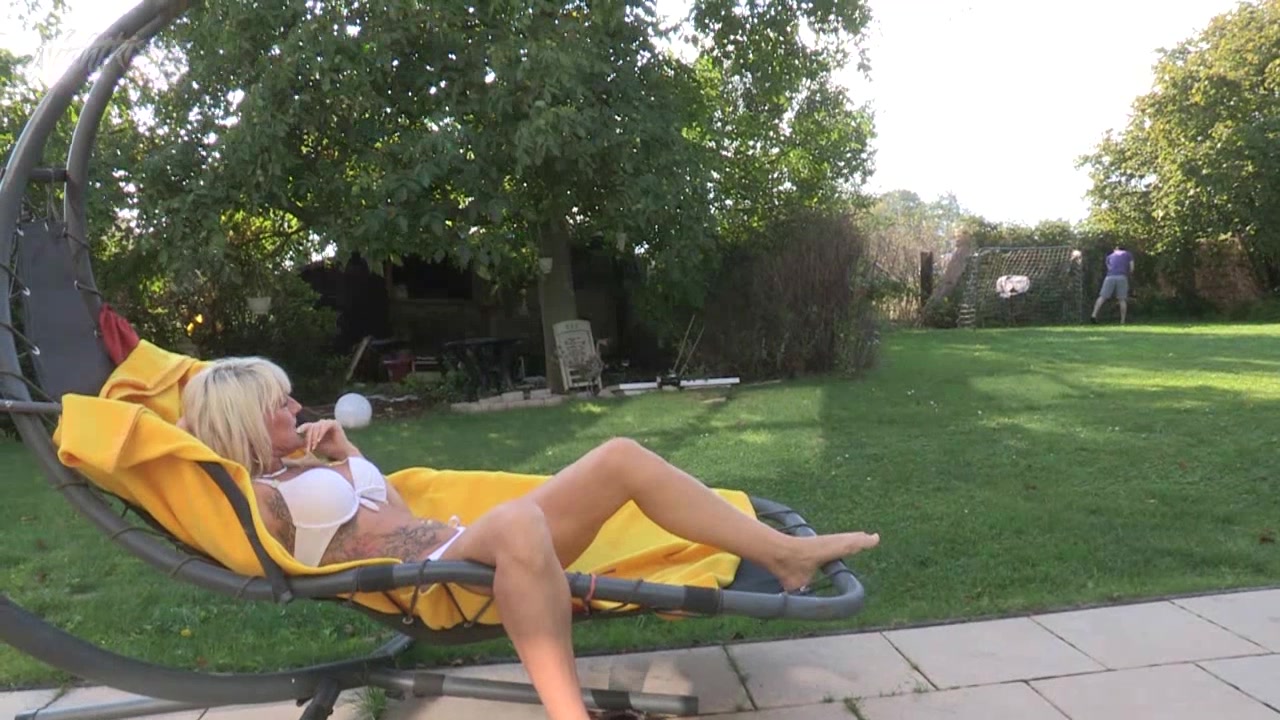 Der Lustgärtner mit Prügel XXL Schau dir an was Du nach getaner Arbeit für eine Belohnung bei mir bekommst! Du wirst mein Haus nie mit einem vollen Sack verlassen. Ich habe noch einige Arbeiten die verrichtet werden müssten ... möchtest Du dich in Zukunft darum kümmern ? Natürlich mit einer saftigen Belohnung !

Suche neuen Gärtner - schlucke auch !