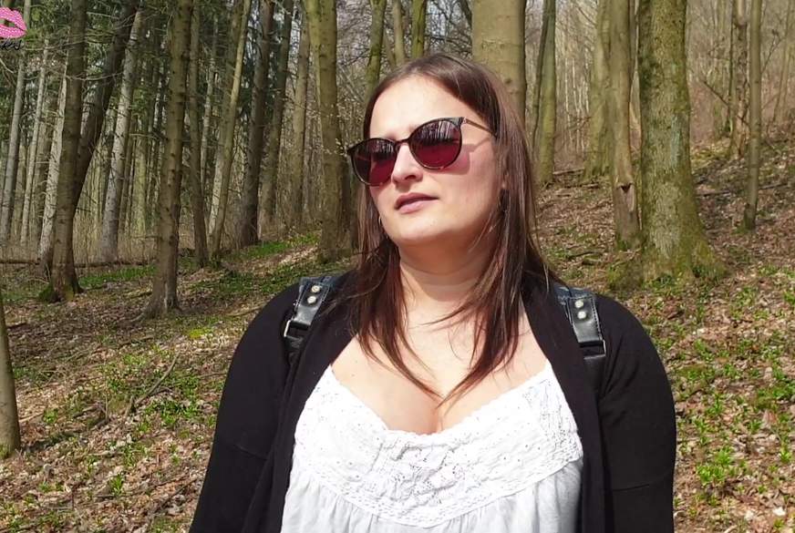 Im Wald verirrt... Was nun? Lass uns f****n... von Holly-Banks