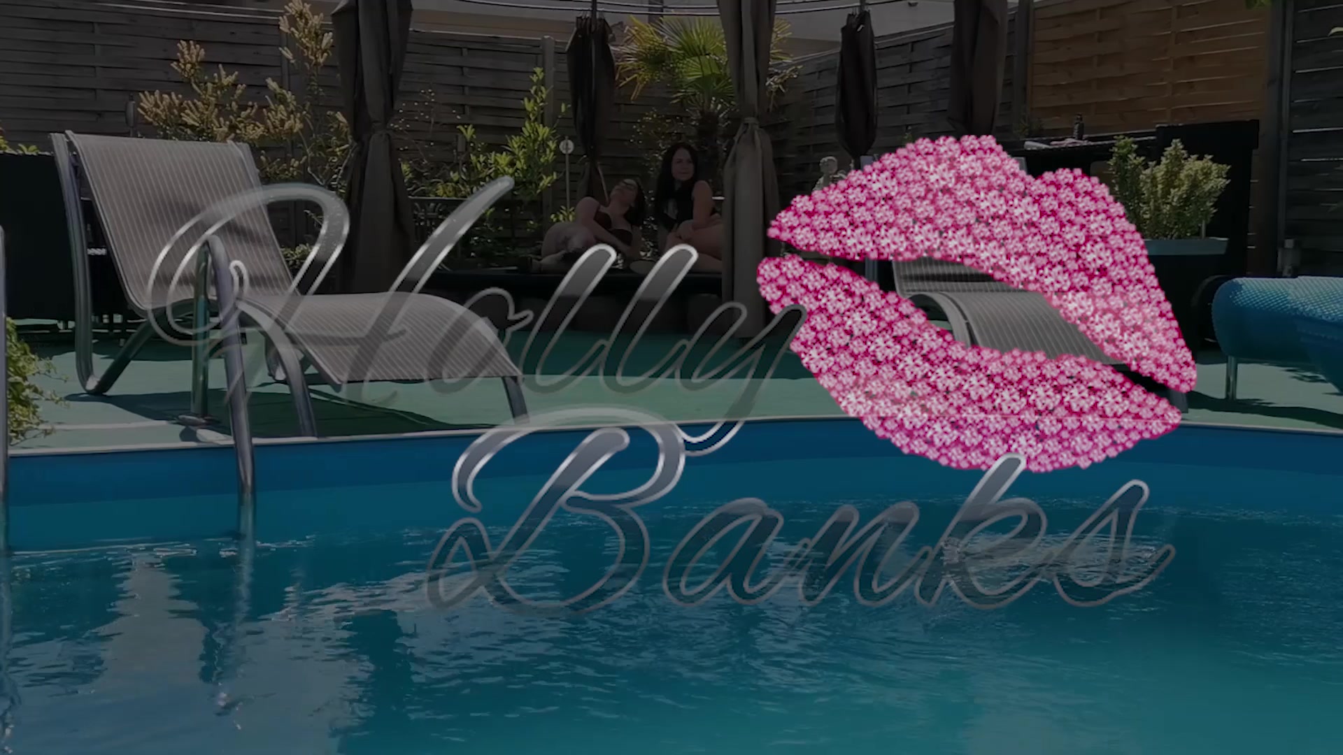 Ich lag mit meiner Freundin Emma am Pool und wir quatschten darüber, wie untervögelt wir gerade waren. Da kamen uns diese beiden Jungs gerade recht. Ohne viel Worte ging es direkt zur Sache. Während Emma von dem einen gefickt wurde, lutschte ich dem anderen den Schwanz und umgekehrt. Ein geiles Durcheinander. Heftig durchgefickt, holten wir uns dann endlich unsere Belohnung… Gierig teilten wir uns die heiße Ficksahne.