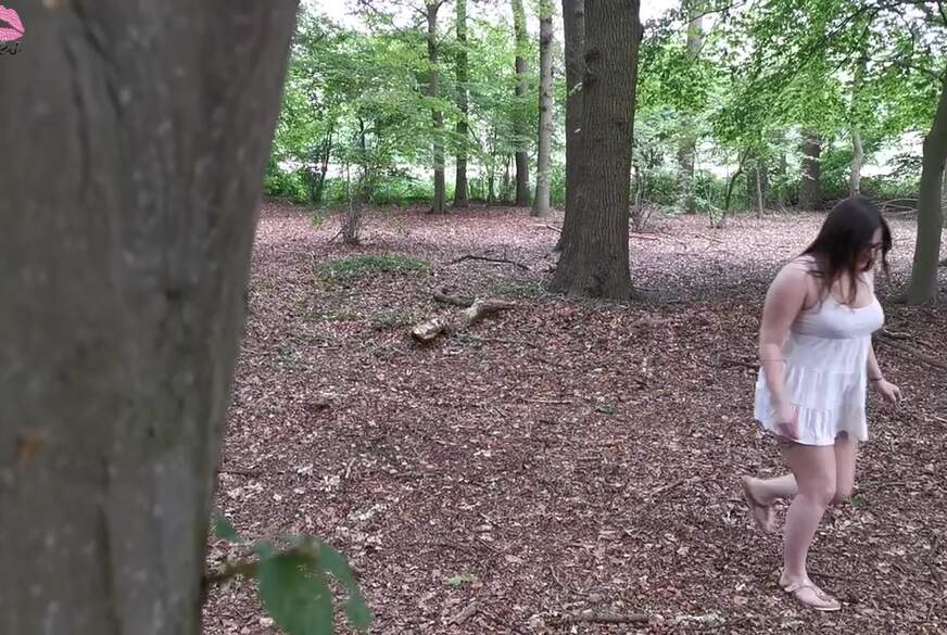 Im Wald verlaufen. Rette mich und du darfst mich f****n! von Holly-Banks pic2