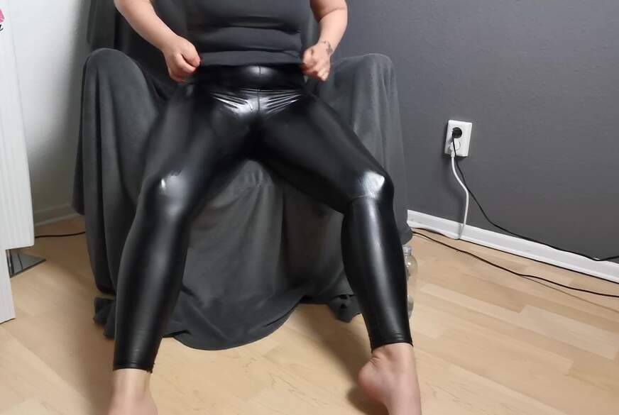 Wetlook Leggings eingeölt von Holly-Banks pic2