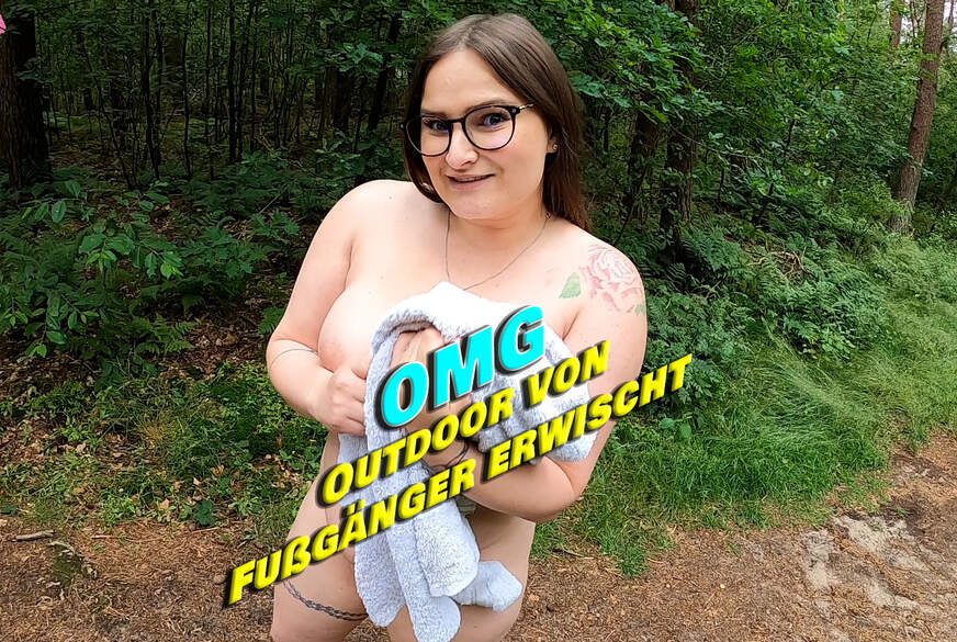 OMG! Outdoor von Fußgänger erwischt von Holly-Banks