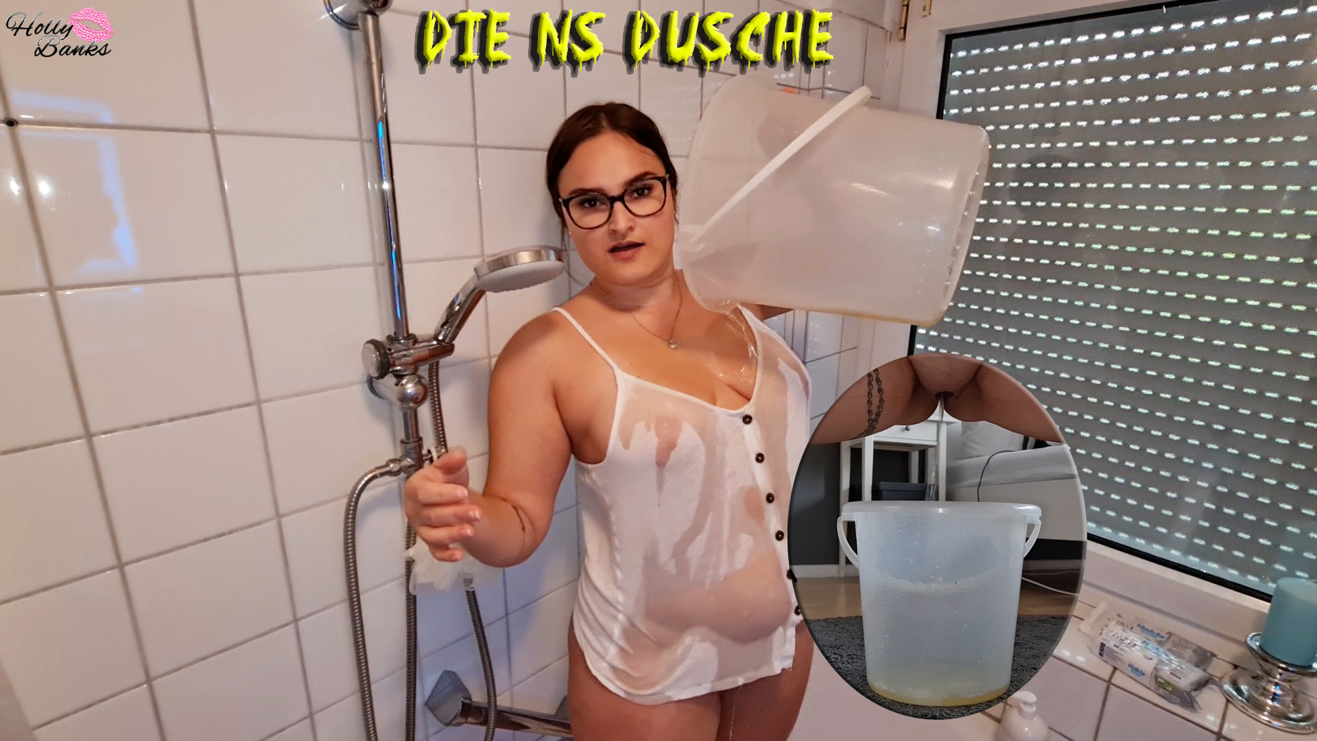 Die NS Dusche. Golden shower Ich musste sooooo dringend pinkeln… Und damit ihr auch etwas davon habt, kam mir die Idee, einfach mal in einen Eimer zu pinkeln und mir den ganzen warmen Saft dann über meine Titten zu schütten. Fühlte sich gar nicht mal so schlecht an. Vielleicht findet sich ja mal einer, der sich von mir anpinkeln lassen möchte. Du vielleicht?