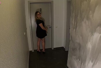 Sie ist wieder da. Die Hotels******e. Von BBC h**t rangenommen