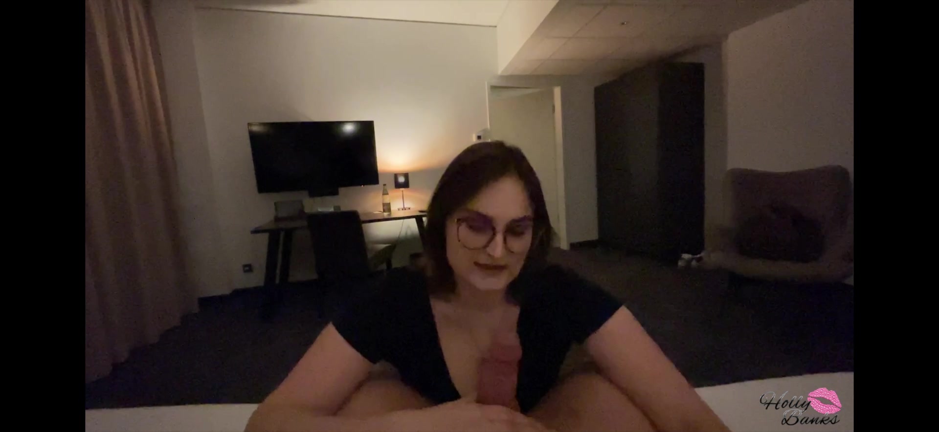 Hotelschlampe goes to Berlin Da ich jetzt in Berlin wohne, bin ich hier mal in ein Hotel, um es zu testen. 
Gleich beim ersten Zimmer wurde ich fündig. 
Ein Gast war schon nackt und bereit, um mit mich in Empfang zu nehmen und dann ging die Post ab. 
Wir hatten richtig geilen Sex. 

Aber sieht selbst ;)