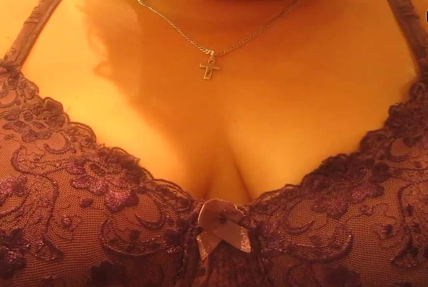 Sandy-Privat: Brüste eincremen