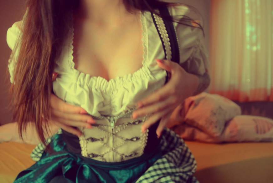Kurz im Dirndl besorgt! von LizzWood pic4