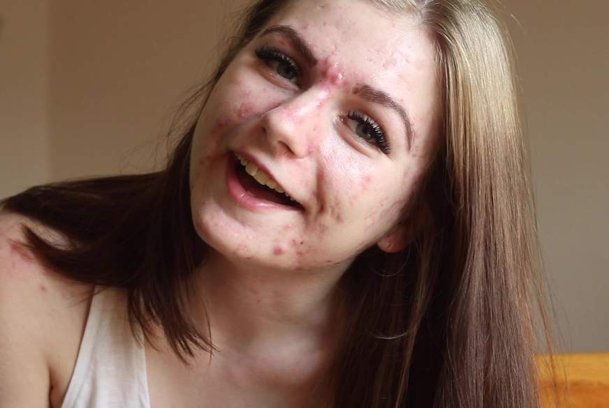 LizzWood: Willst du meine Titten einölen?