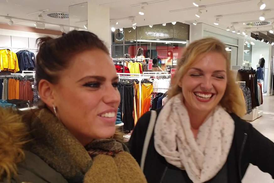 ChristyLey: Kabinen AKTION!! plus S****aWalk-Wette!!!