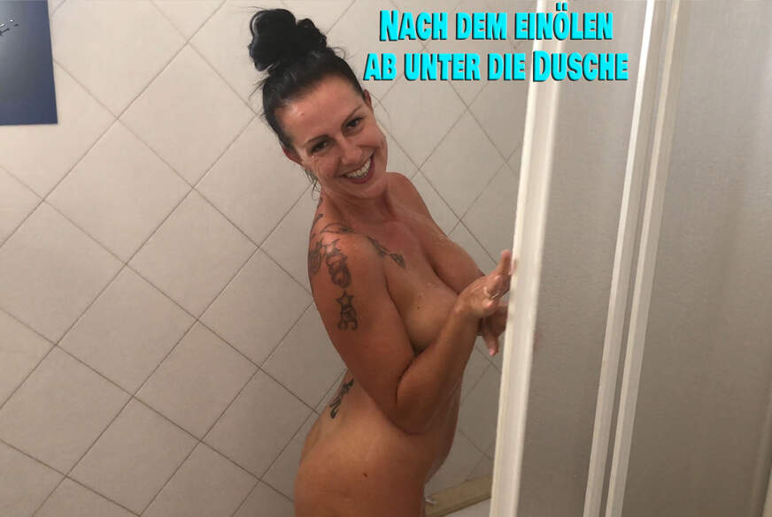 Nach dem einölen ab unter die Dusche von TexasPatti pic1