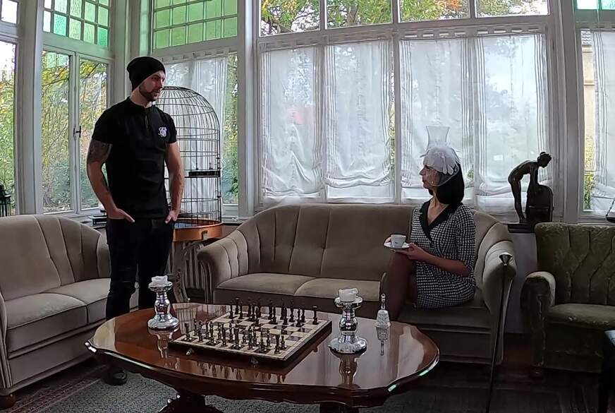 Fliegen oder l****n. Milf f***t ihren Mitarbeiter von TexasPatti pic3