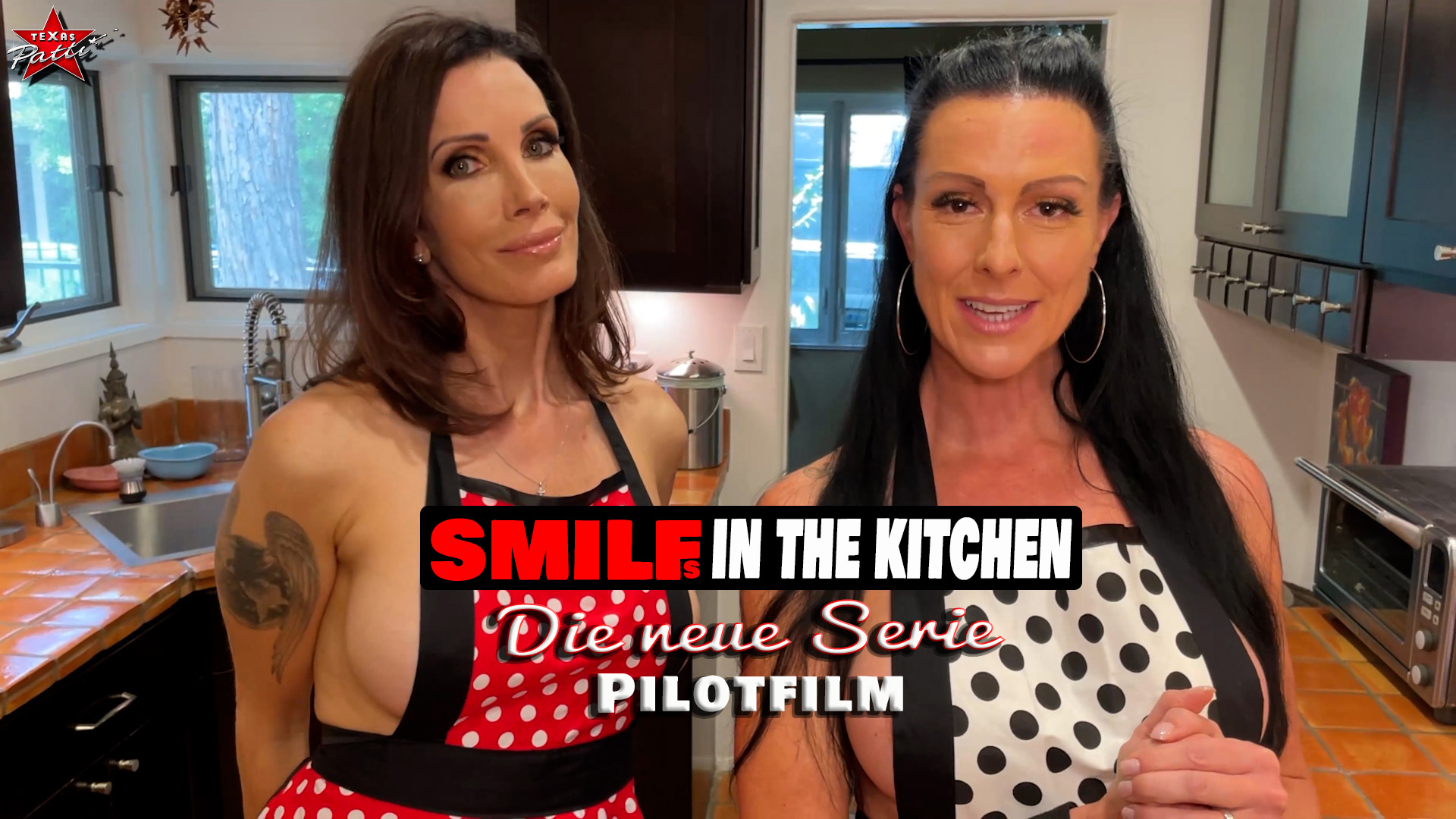 Lange haben meine Freundin Shay und ich überlegt, was wir denn wohl mal für eine geile Serie machen könnten. Jetzt freue ich mich riesig, euch den Pilotfilm präsentieren zu dürfen. SMILFs in the kitchen. Für eine angebliche Kochshow haben wir uns beim Lieferanten Eis bestellt, welches sofort geliefert werden musste. Natürlich brauchten wir gar kein Eis und eine echte Kochshow war das auch nicht. Wir wollten einfach nur den Lieferanten vernaschen und ihm seine „Cream“ rausholen. Viel Spaß also bei unserer ersten Folge und freut euch schon mal auf viele weitere geile Folgen