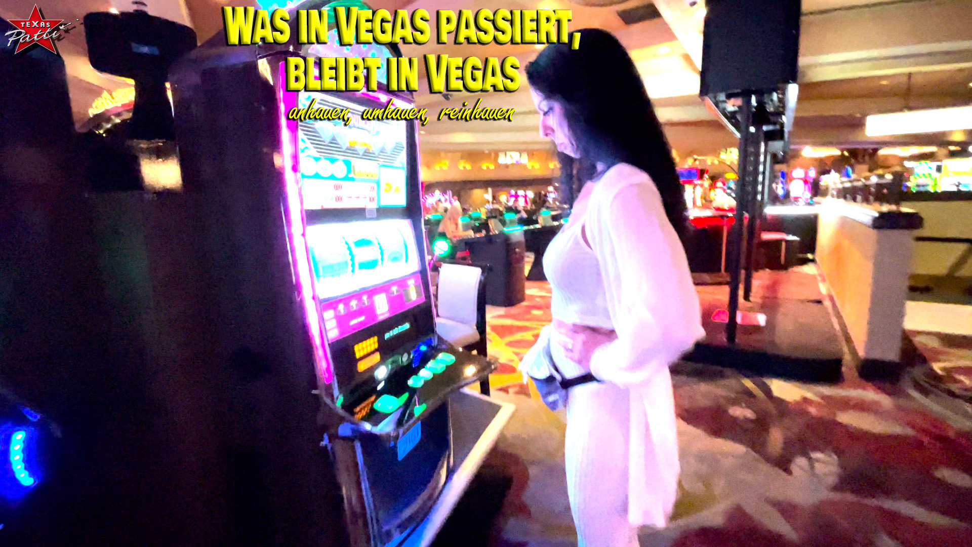 Las Vegas, Casino, einarmiger Bandit, Münzen, ich… Ich werfe ein paar Münzen hinein und hoffe auf den großen Gewinn, als ich von einem Typen angequatscht werde. Ohne Umwege kommt er direkt zur Sache… Er will mich ficken. Nun gut, ich brauche eh neue Münzen und zu einem geilen Fick sage ich nie nein. Also ab auf mein Zimmer und los. Der Typ ist ziemlich dominant und nimmt sich direkt, was er will, fickt hart mein Blasmaul und dann blank in die Fotze. Ich mag es wenn sich Männer einfach mal nehmen, worauf sie Bock haben. Einfach mal Hirn ausschalten und machen lassen