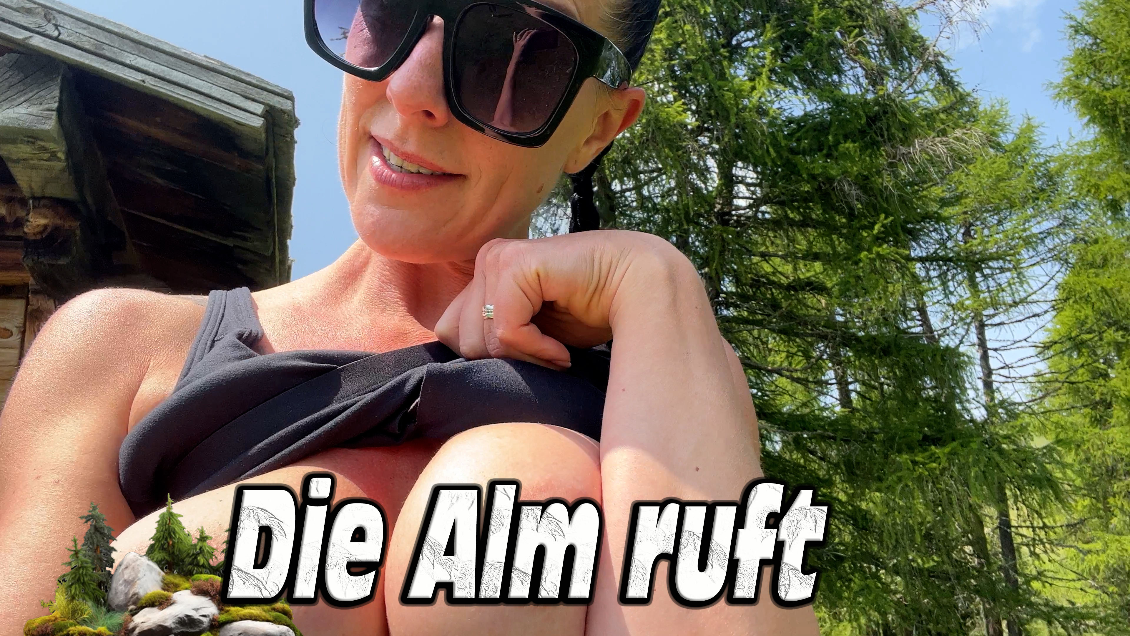 Hier mal wieder ein kurzer Clip von meinem letzten Urlaub in den Alpen…
Hoch oben auf der Seiser Alm, hatte ich plötzlich riesige Lust, es mir selbst zu besorgen.
Zum Glück hatte ich ja Holly dabei, die aufpassen konnte, dass mich keiner erwischt, den da oben sind ganz schön viele Wanderer unterwegs