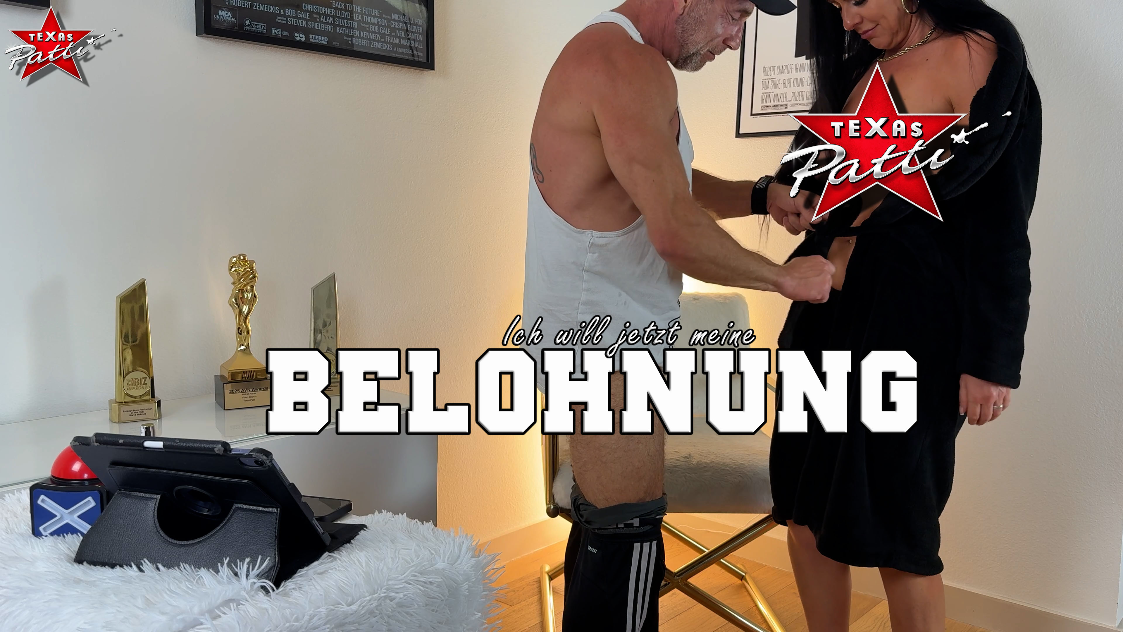 Für meinen neuen Podcast brauchte ich Patricks Hilfe…
Nachdem wir die Folge abgedreht hatten, stand er plötzlich vor mir, ließ die Hose runter und verlangte seine Belohnung. Nachdem ich ihn schön geblasen hatte, schob er ihn blank in die nasse Spalte…

#Blasen #Blowjob #MILF #AO #Bareback #Cumshot