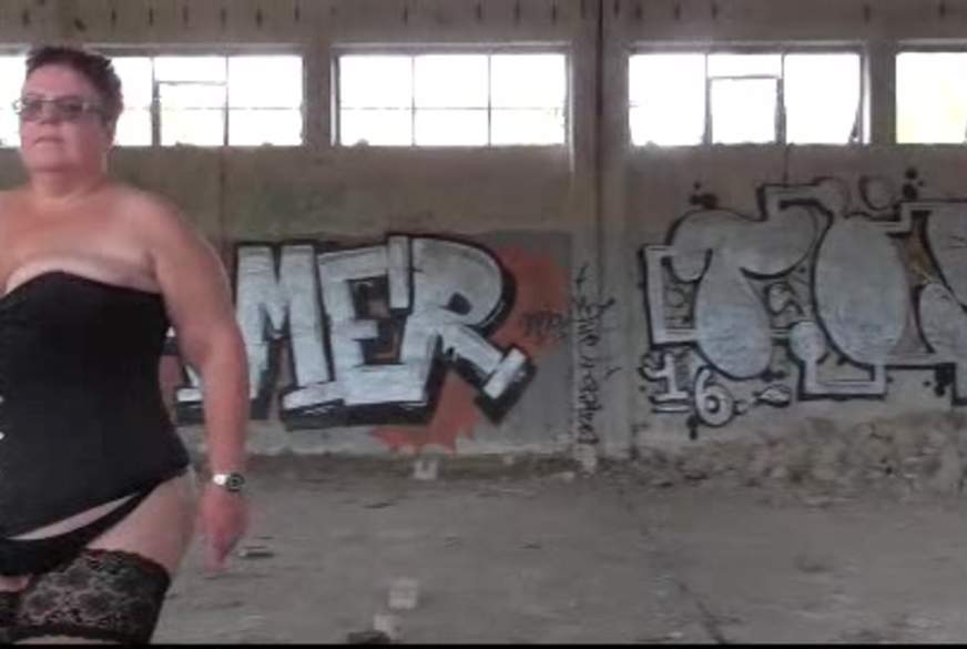 Outdoor von der Gezüchtigt mit der Zofe zusammen von SklavinAndrea73