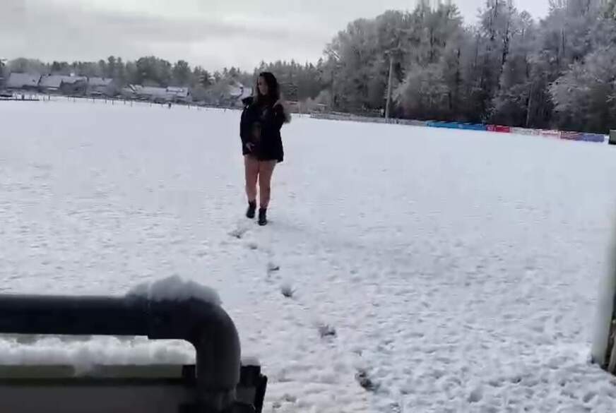 Wildes Schneetreiben aufn Fußballplatz von stifflersmoom pic2