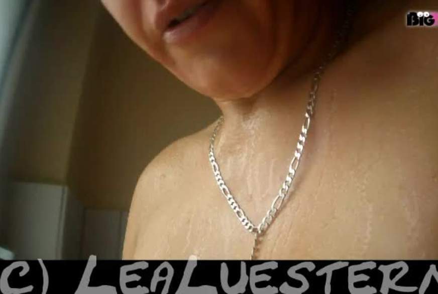 LeaLuestern: einfach \