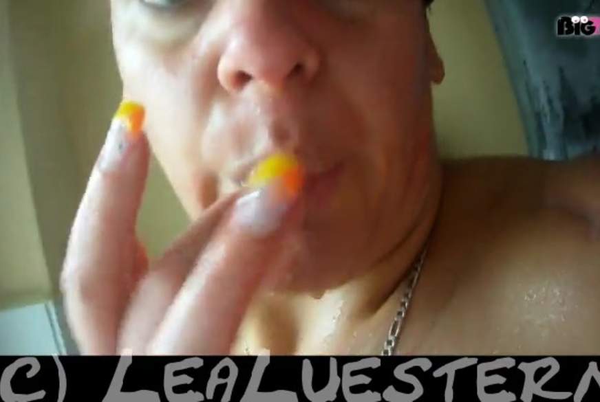 LeaLuestern: einfach \