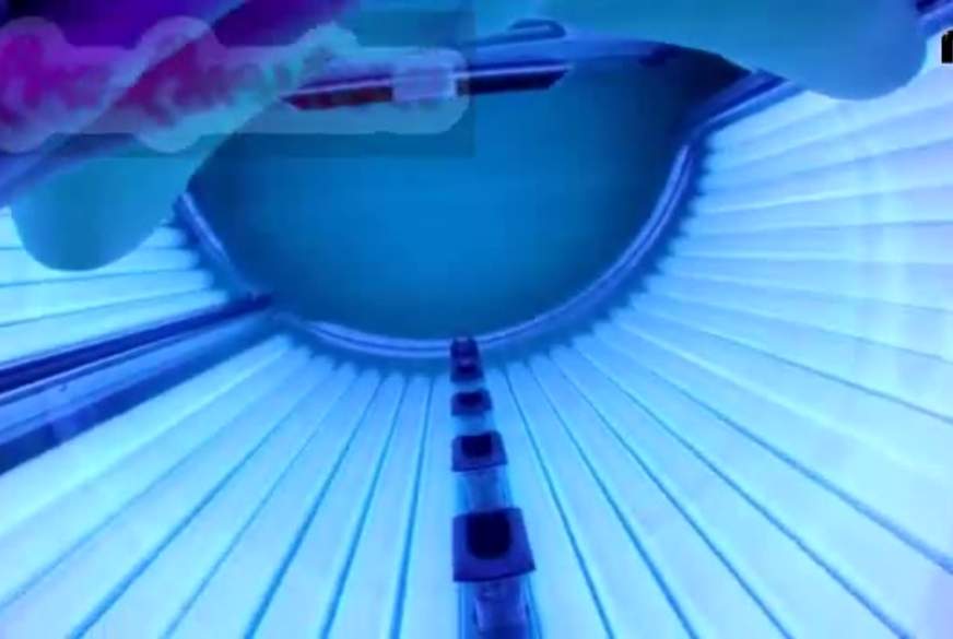 LeaLuestern: F******n auf der Sonnenbank g*******t