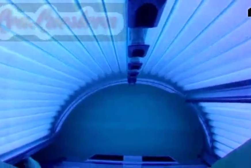 LeaLuestern: F******n auf der Sonnenbank g*******t