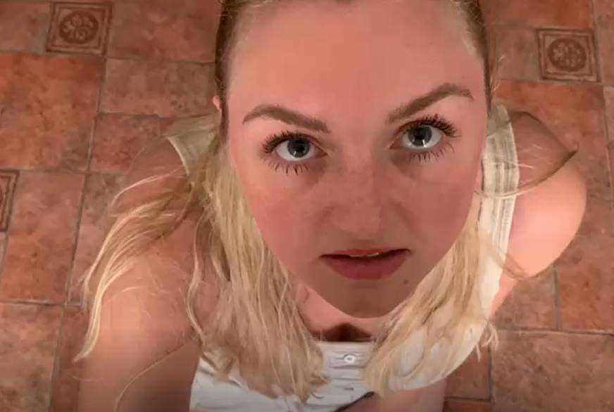 Tina-Bee: Mein erster B**wjob für dich