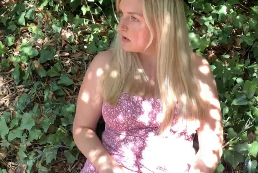 Tina-Bee: Selbstbefriedigung im Park