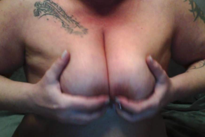 Badgirl006: titten massieren h**te nippel