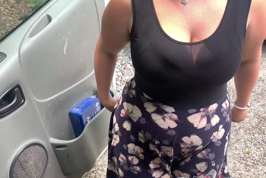 KimberlyCaprice: B**wjob am Autoparkplatz im Auto