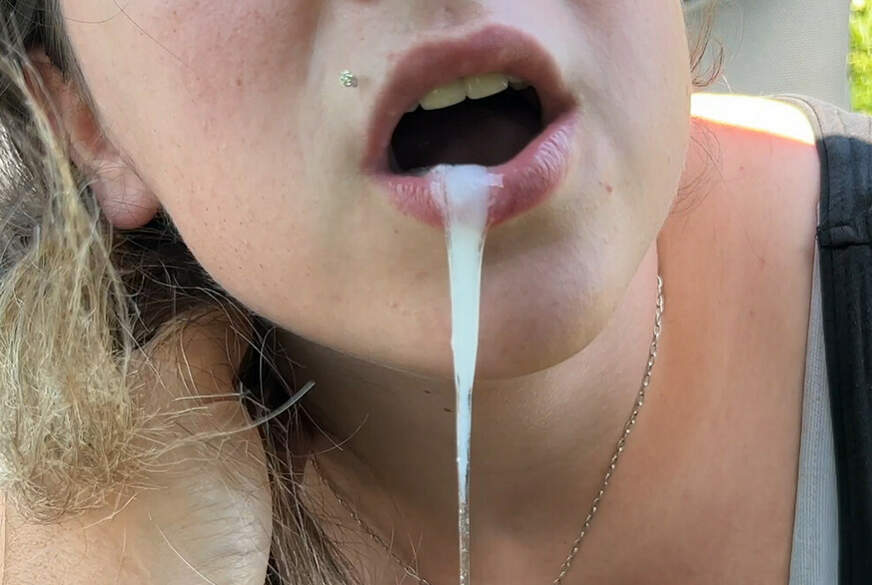 KimberlyCaprice: B**wjob mit Mundvollendung an einer Raststation im Auto