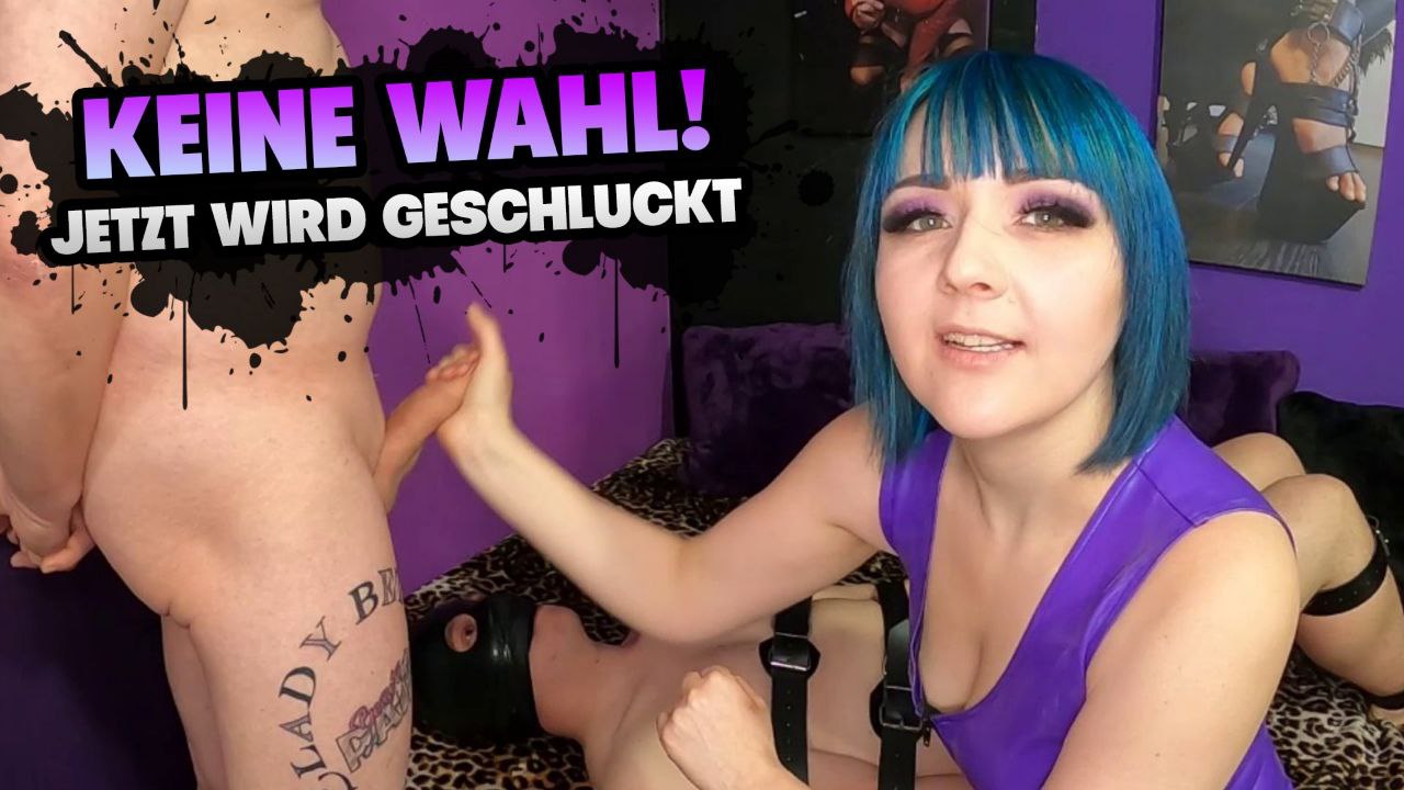 Einer meiner Sklaven darf meine Hand spüren während der andere Sklave gefesselt da liegt und wohl möglich hofft das er nicht spritzen muss. Einer darf sich erleichtern während der andere im KG verweilen muss . Einer muss den anderen blasen weil ich es so will !!!