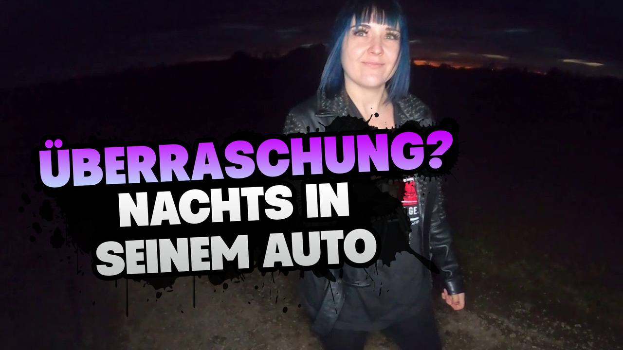 Das hat er sich sicher anders vorgestellt! Es ist Nacht und wir stehen auf einem dunklen Feldweg. Ich verbinde ihm die Augen, denn er wartet auf seine Überraschung. Dann kette ich ihn an sein Lenkrad. Einsam und verlassen steige ich aus und schließe das Auto ab. Einige Zeit später kommt ein Mann und mein Sklave schöpft ein wenig Hoffnung, endlich nach Hause zu kommen. Aber das hat seinen Preis, denn wenn er nach Hause will, muss er dem plötzlichen Besucher den Schwanz lutschen.