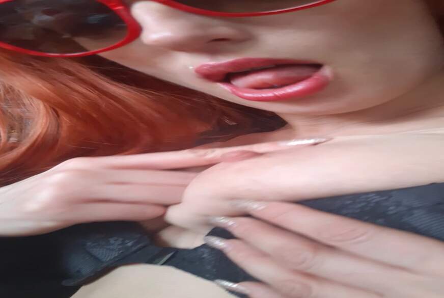 FrauWahnsinn: P***y massieren in home office