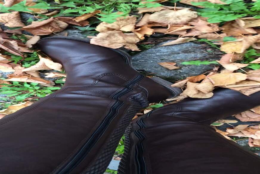 Lady-Melinda: Durchs Laub laufen