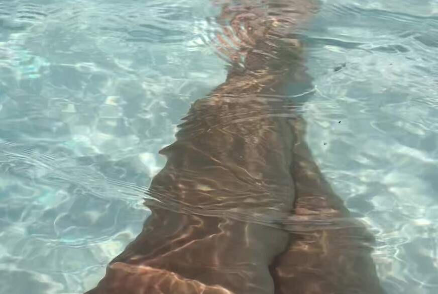 Plantschen im Pool von Lady-Melinda