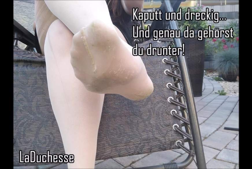 LaDuchesse: D*****ge Nylons Outdoor