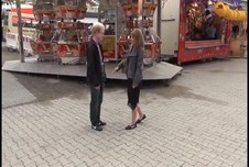 auf dem Öcher Bend, einer großen Kirmes als ich vom User erkannt werde... Hatte schon oft mit Ihm geschrieben und Ihm ein geiles Fickdate versprochen.... Da hab ich mir gedacht wenn wir uns jetzt schonmal über den Weg laufen dann ab mit Ihm in die Büsche :-) Haben uns also hinter den Kirmesplatz verzogen und nen geilen Quicky gemacht... Leider sind wir kurz bevor er mir seine geile Sahne geben wollte