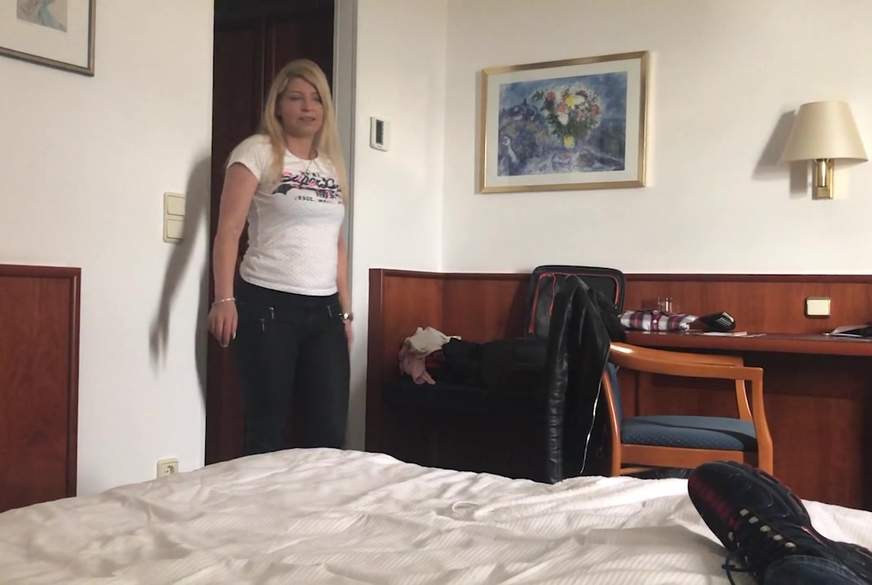 Parkplatzluder19: B**wJOB MIT AUFNAHME FÜR HOTEL-ÜBERNACHTUNG