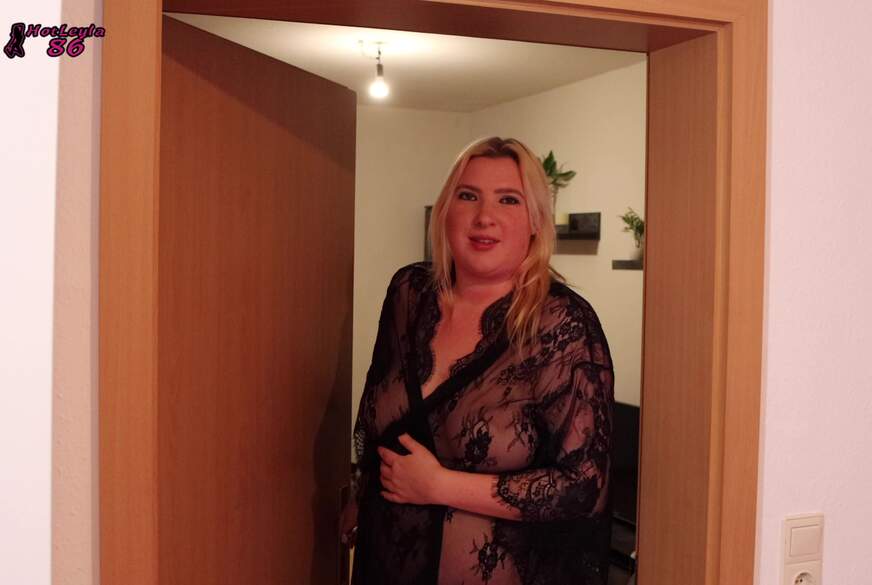 HotLeyla86: Schaue mir zu wie ich meinen geilen Naturtitten verwöhne Teil 1