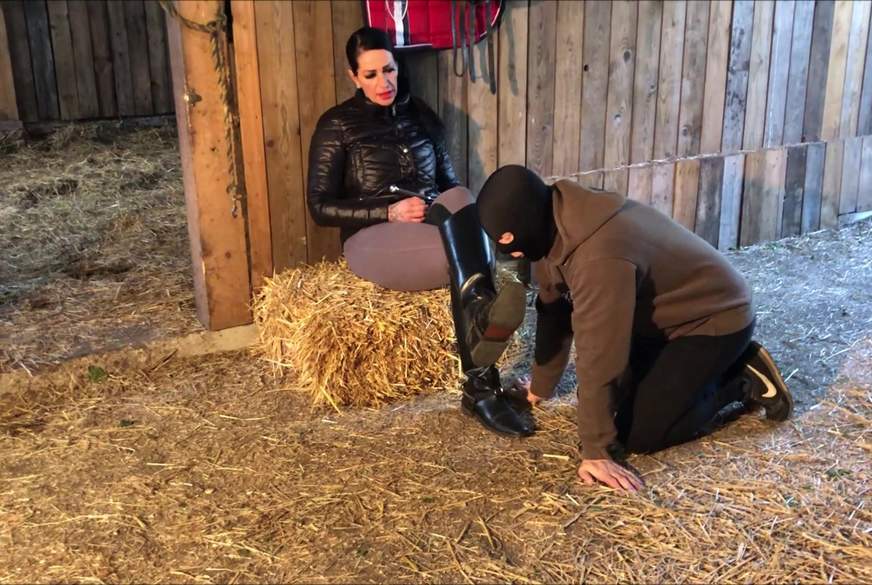 Mein Stiefelecker bekommt ein T*******g auf dem Stallboden von Nica-Nordic pic1