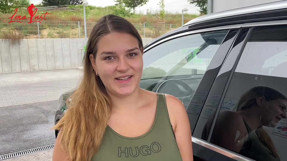 Auf einige User-Wünsche. Heute reinige und spritze ich das Auto ab. Seife es ein und zeige mich zwischendurch immer wieder mal freizügiger. 

Viel Spaß beim gucken

Eure Lena_Lust
