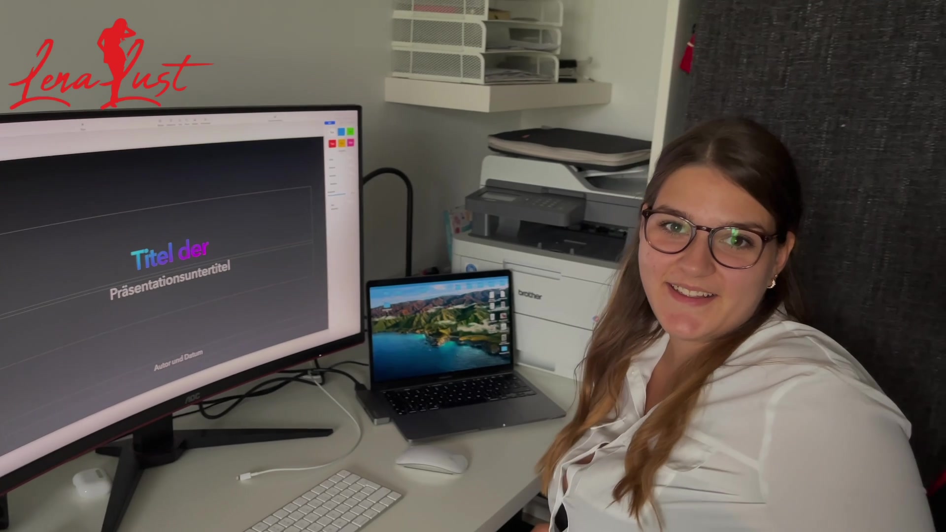 Wurde an meinen Geburtstag von meinen Drehpartner im Homeoffice überrascht. Habe ihn meine Auswahl an Sexspielzeug gezeigt und er durfte dann sich welche aussuchen und mir dann bei mir in den Po einführen. 
Viel Spaß beim genießen

Eure Lena_Lust